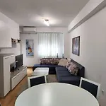 Modern Near Center Lejlighed