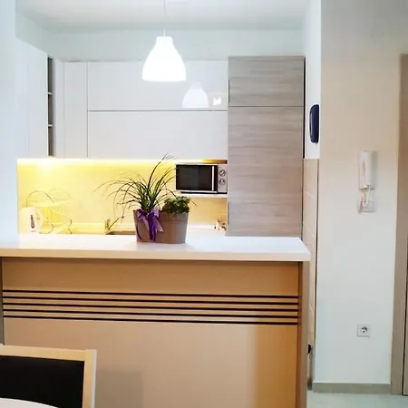 Modern Near Center Апартаменти *