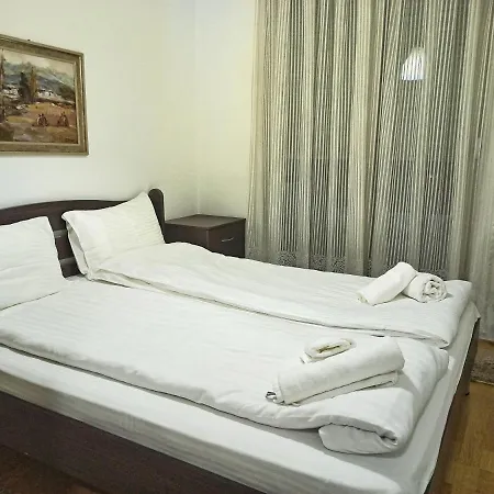 Апартаменти Modern Near Center Скоп'є